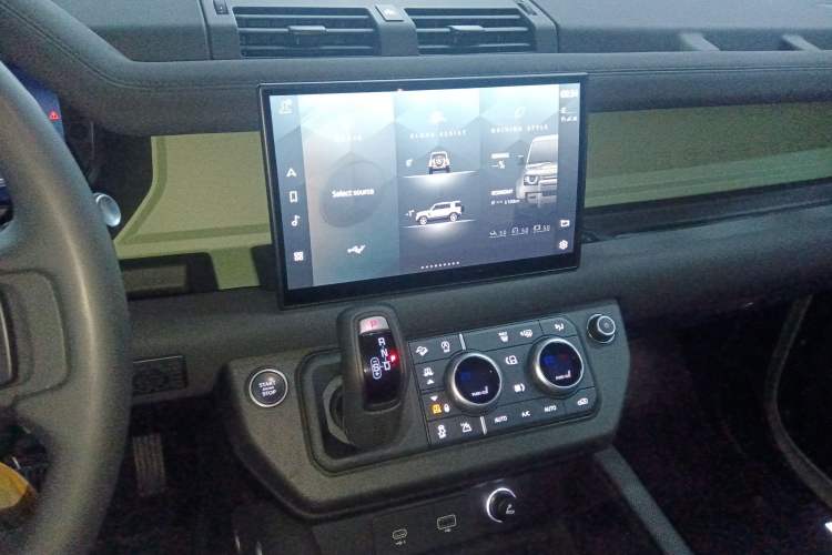 Used Land Rover Defender 2023 110 3.0T P400 75th Anniversary Legend Edition Audio And AC Panel