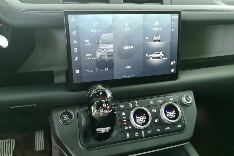 Used Land Rover Defender 2023 Facelift 110 3.0T P400 X-DYNAMIC HSE Audio And AC Panel