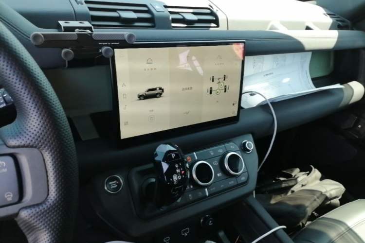 Used Land Rover Defender 2023 110 3.0T P400 75th Anniversary Legend Edition Audio And AC Panel