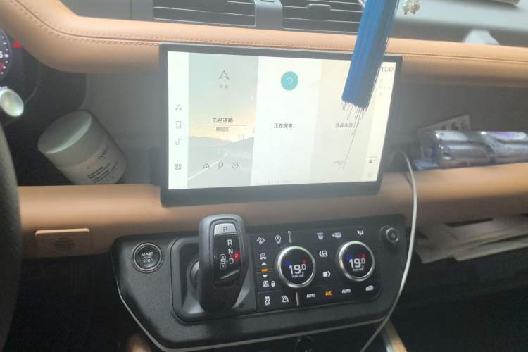 Used Land Rover Defender  Audio And AC Panel