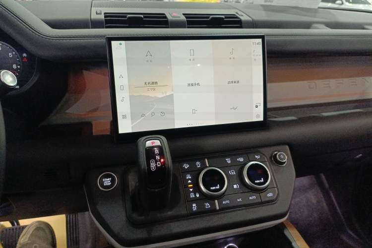 Used Land Rover Defender 2023 110 3.0T P400 X-DYNAMIC HSE Audio And AC Panel