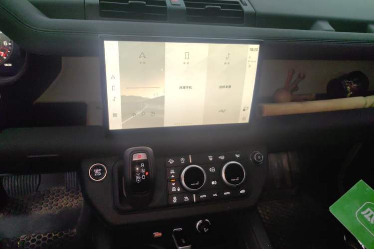 Used Land Rover Defender 2023 110 3.0T P400 75th Anniversary Legend Edition Audio And AC Panel