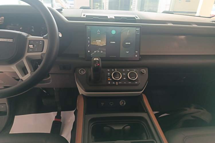 Used Land Rover Defender 2023 Facelift 110 3.0T P400 Dark Edition Audio And AC Panel
