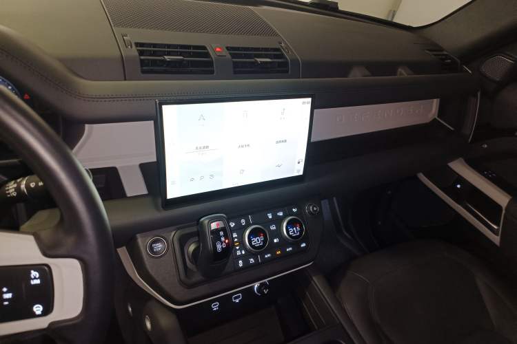 Used Land Rover Defender 2023 Facelift 90 3.0T P400 XS Audio And AC Panel