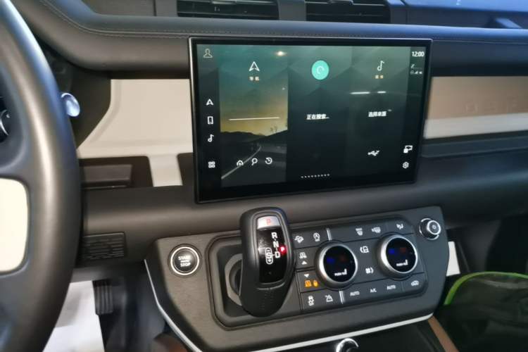 Used Land Rover Defender 2023 Facelift 110 3.0T P400 X-DYNAMIC HSE Audio And AC Panel