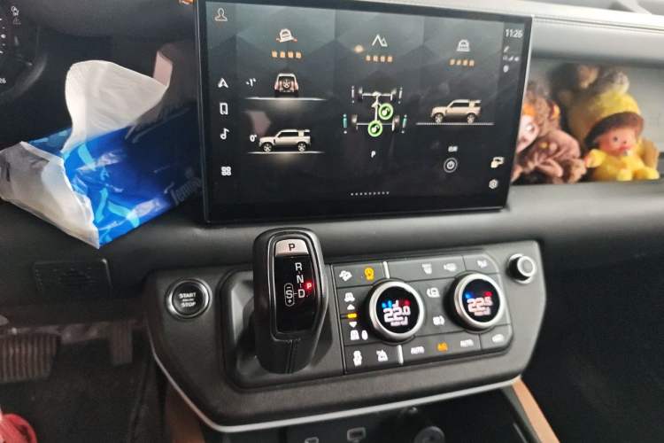 Used Land Rover Defender 2023 Facelift 110 3.0T P400 X-DYNAMIC HSE Audio And AC Panel