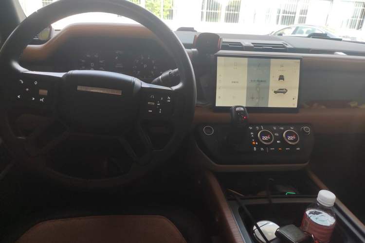 Used Land Rover Defender 2023 110 3.0T P400 Dark Edition Center Console