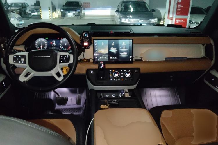 Used Land Rover Defender 2023 Facelift 110 3.0T P400 X-DYNAMIC HSE Center Console