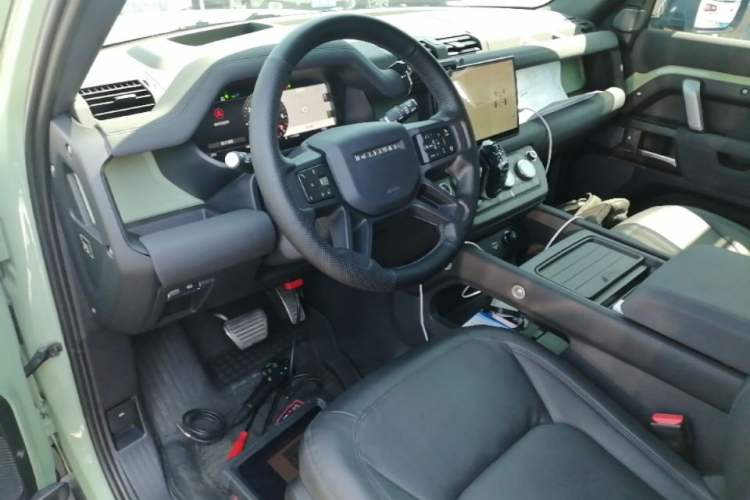 Used Land Rover Defender 2023 110 3.0T P400 75th Anniversary Legend Edition Center Console
