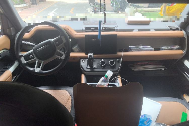 Used Land Rover Defender  Center Console