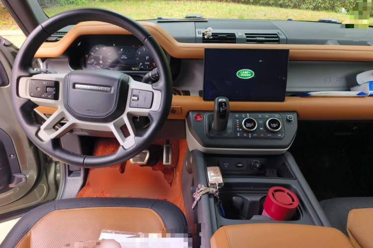 Used Land Rover Defender 2023 Revised Version 90 3.0T P400 Dark Edition Center Console