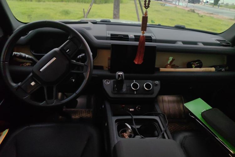 Used Land Rover Defender 2023 110 3.0T P400 75th Anniversary Legend Edition Center Console
