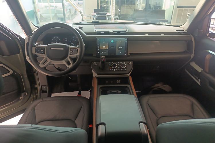 Used Land Rover Defender 2023 Facelift 110 3.0T P400 Dark Edition Center Console