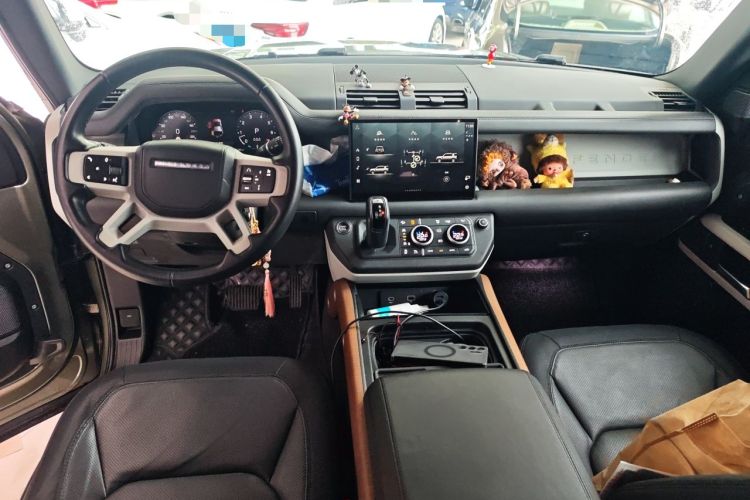 Used Land Rover Defender 2023 Facelift 110 3.0T P400 X-DYNAMIC HSE Center Console