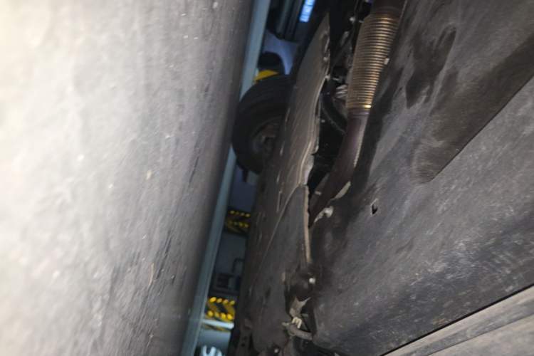 Used Land Rover Defender 2023 110 3.0T P400 75th Anniversary Legend Edition Chassis Front Right