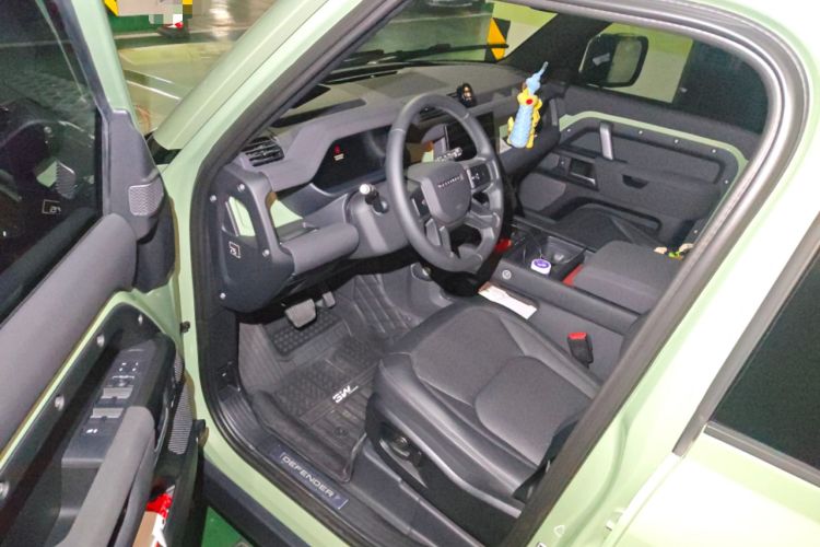 Used Land Rover Defender 2023 110 3.0T P400 75th Anniversary Legend Edition Driver Seat