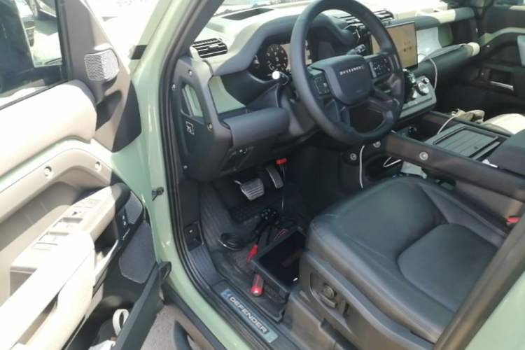 Used Land Rover Defender 2023 110 3.0T P400 75th Anniversary Legend Edition Driver Seat