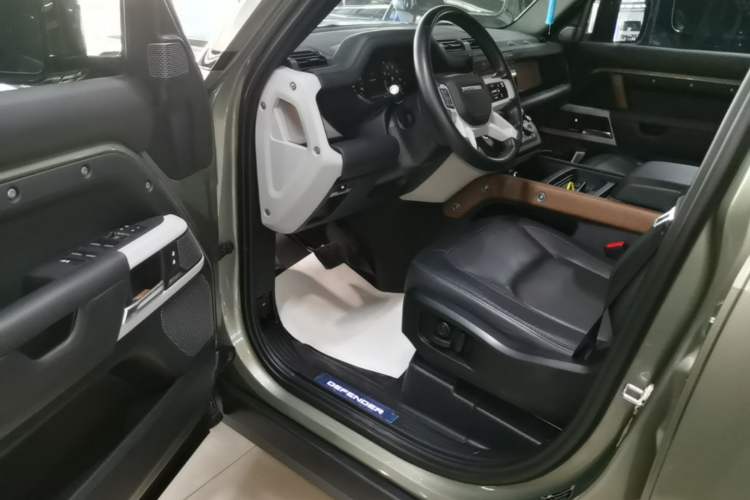Used Land Rover Defender 2023 Facelift 110 3.0T P400 X-DYNAMIC HSE Driver Seat