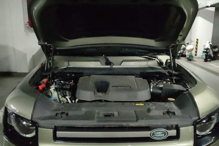 Used Land Rover Defender 2023 Facelift 110 3.0T P400 X-DYNAMIC HSE Engine Bay