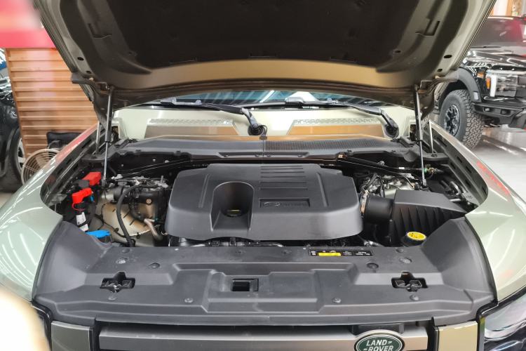 Used Land Rover Defender 2023 110 3.0T P400 X-DYNAMIC HSE Engine Bay