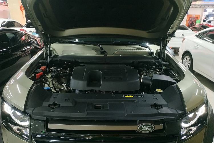 Used Land Rover Defender 2023 Facelift 110 3.0T P400 X-DYNAMIC HSE Engine Bay