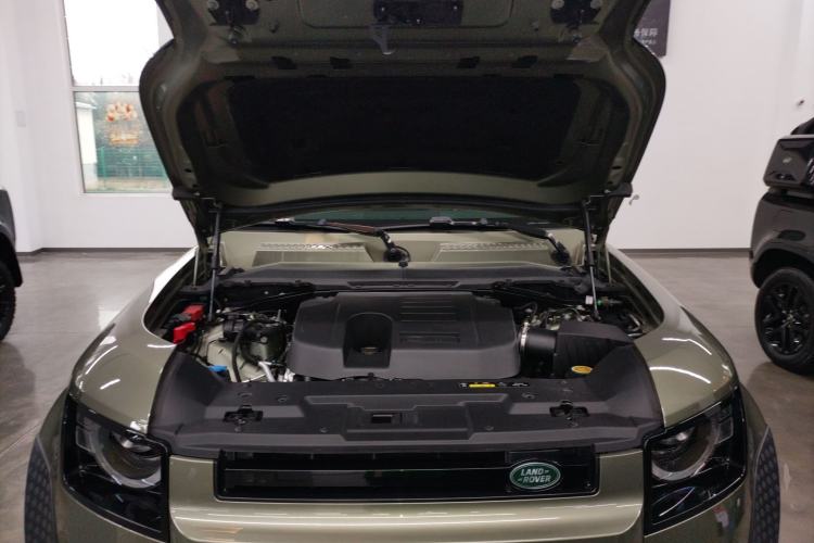 Used Land Rover Defender 2023 90 3.0T P400 Dark Edition Engine Bay