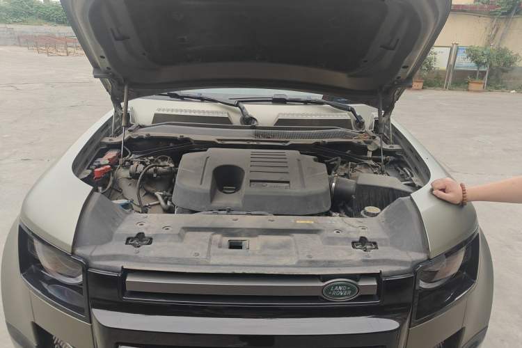Used Land Rover Defender 2023 110 3.0T P400 X-DYNAMIC HSE Engine Bay