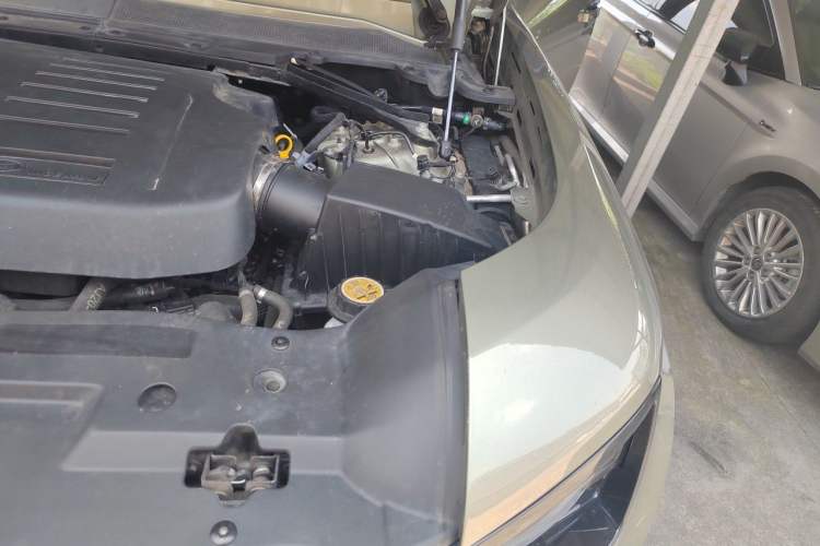 Used Land Rover Defender 2023 110 3.0T P400 Dark Edition Engine Bay Left