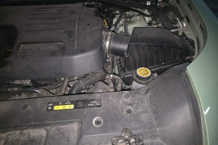 Used Land Rover Defender 2023 110 3.0T P400 75th Anniversary Legend Edition Engine Bay Left
