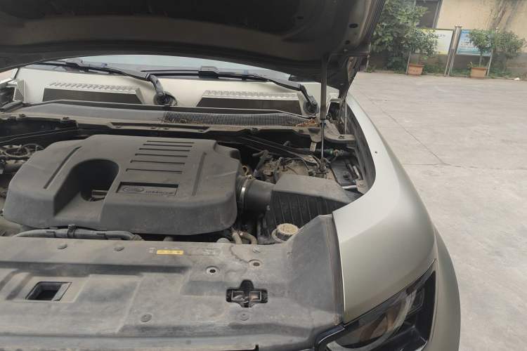 Used Land Rover Defender 2023 110 3.0T P400 X-DYNAMIC HSE Engine Bay Left