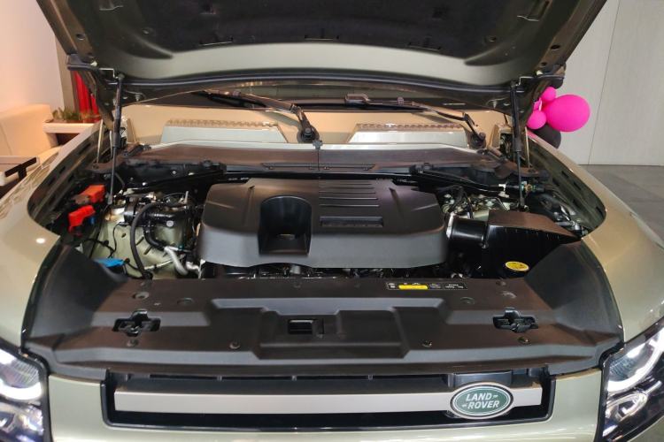 Used Land Rover Defender 2023 Facelift 110 3.0T P400 X-DYNAMIC HSE Engine Bay