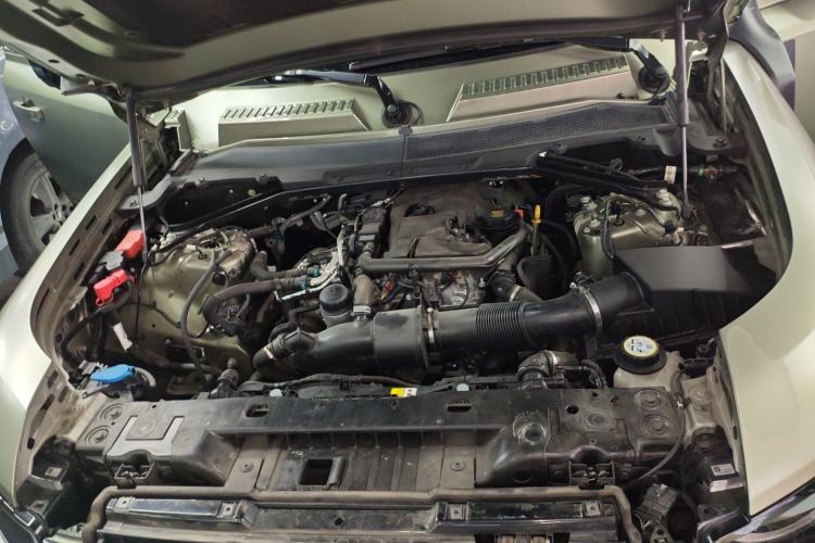 Used Land Rover Defender 2023 Facelift 90 2.0T P300 X-DYNAMIC HSE Engine Bay