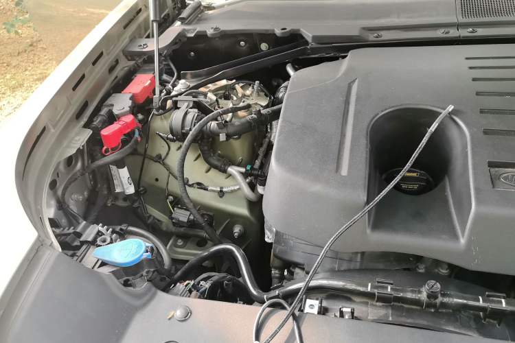 Used Land Rover Defender 2023 Facelift 110 3.0T P400 X-DYNAMIC HSE Engine Bay Right