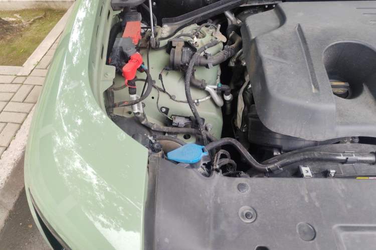 Used Land Rover Defender 2023 110 3.0T P400 75th Anniversary Legend Edition Engine Bay Right