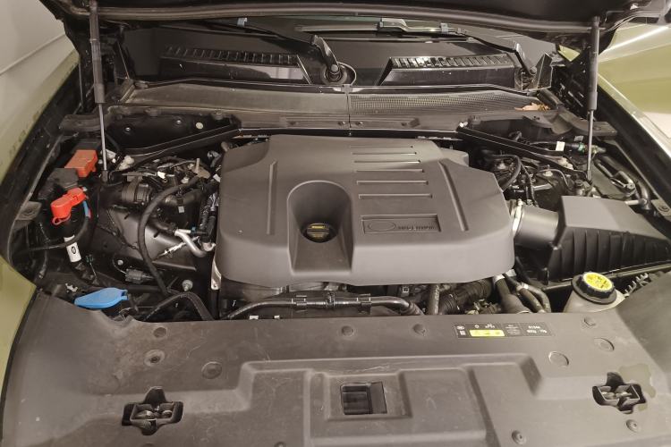 Used Land Rover Defender 2023 Facelift 90 3.0T P400 XS Engine Bay