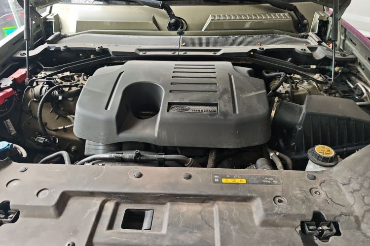 Used Land Rover Defender 2023 Facelift 110 3.0T P400 X-DYNAMIC HSE Engine Bay