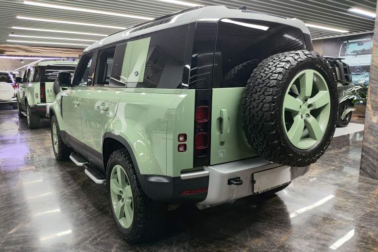 Used Land Rover Defender 2023 110 3.0T P400 75th Anniversary Legend Edition Exterior 3