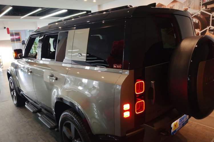 Used Land Rover Defender 2023 Facelift 110 3.0T P400 X-DYNAMIC HSE Exterior 3