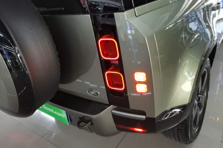 Used Land Rover Defender 2023 Facelift 110 3.0T P400 X-DYNAMIC HSE Exterior 3