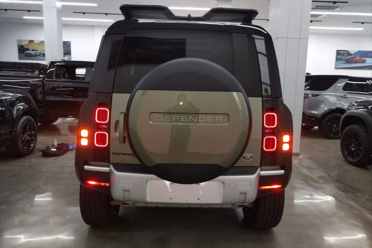 Used Land Rover Defender 2023 90 3.0T P400 Dark Edition Exterior 4