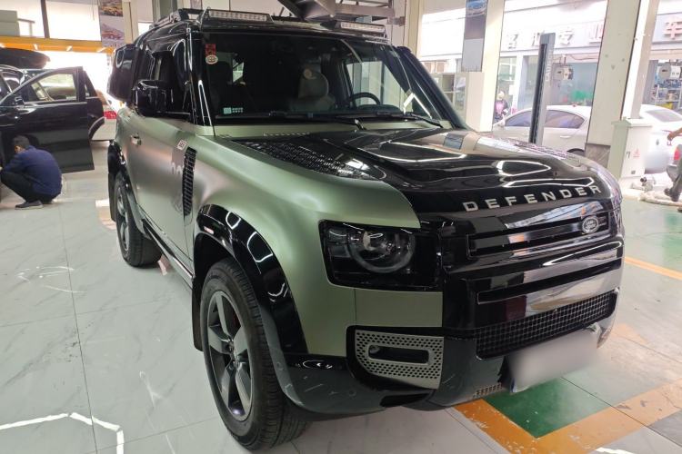 Used Land Rover Defender 2023 Facelift 90 2.0T P300 X-DYNAMIC HSE Front Right 45 Deg