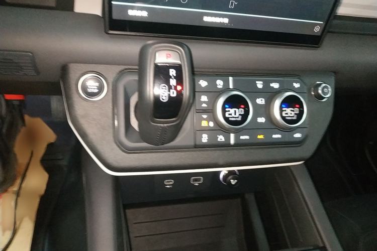 Used Land Rover Defender 2023 Facelift 110 3.0T P400 X-DYNAMIC HSE Gear Lever