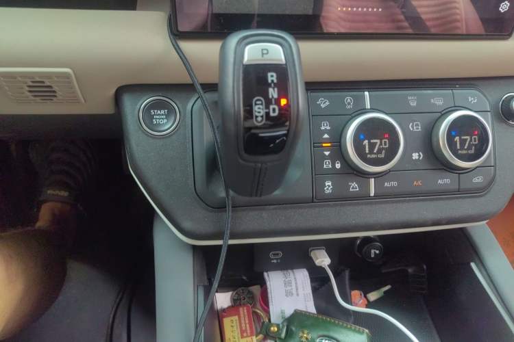 Used Land Rover Defender 2023 Facelift 90 2.0T P300 SE Gear Lever