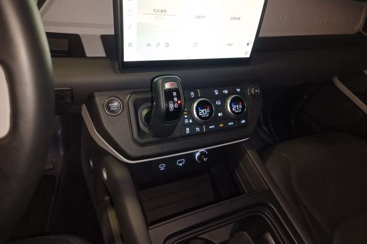 Used Land Rover Defender 2023 Facelift 90 3.0T P400 XS Gear Lever