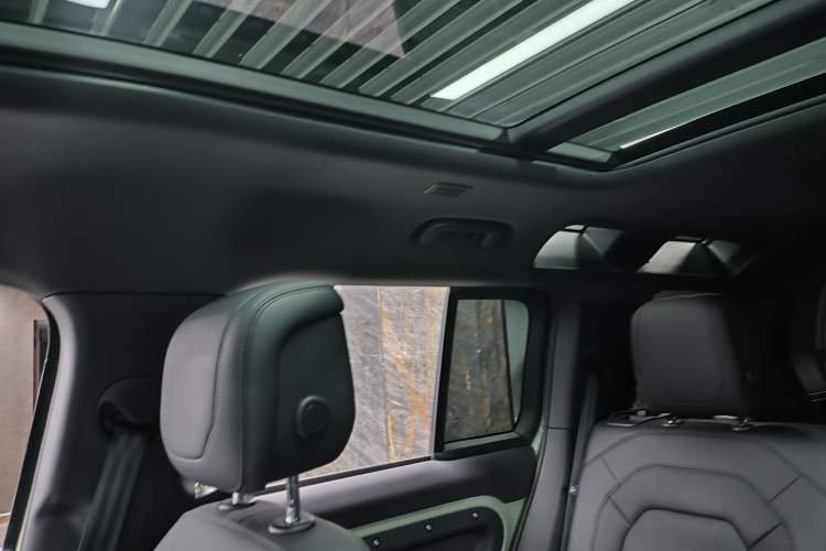 Used Land Rover Defender 2023 110 3.0T P400 75th Anniversary Legend Edition Headliner