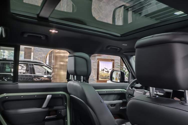Used Land Rover Defender 2023 110 3.0T P400 75th Anniversary Legend Edition Headliner