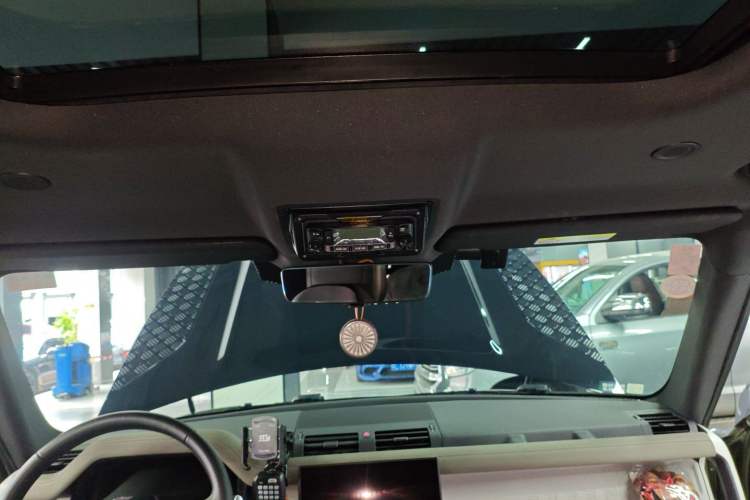 Used Land Rover Defender 2023 Facelift 90 2.0T P300 X-DYNAMIC HSE Headliner