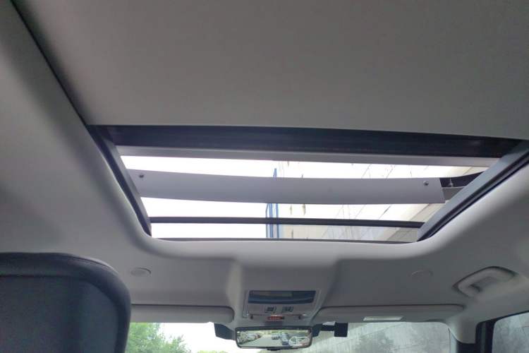 Used Land Rover Defender 2023 Facelift 110 3.0T P400 Dark Edition Headliner
