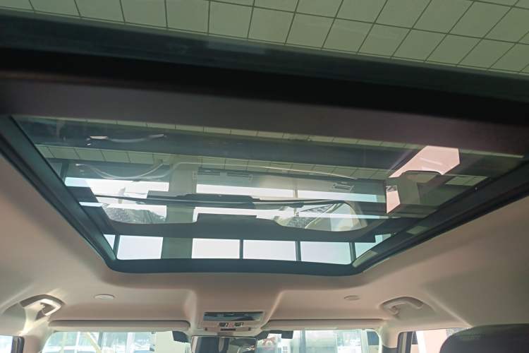 Used Land Rover Defender 2023 Facelift 110 3.0T P400 Dark Edition Headliner