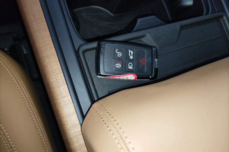 Used Land Rover Defender 2023 90 3.0T P400 Dark Edition Interior 1